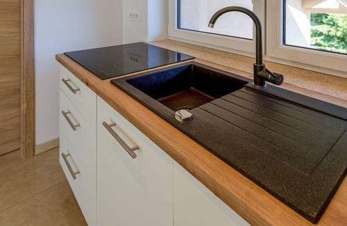 Postojna Apartamento | Acogedor apartamento para 4 personas con WIFI, A/C, TV y vista panorámica