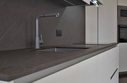 Ardenno Apartamento | Hermoso apartamento para 5 personas con WIFI, piscina, TV, terraza y aparcamiento