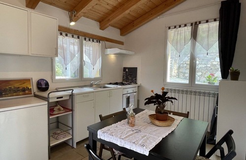 Pantasina Apartamento | Hermoso apartamento con piscina, TV, terraza, mascotas permitida, vista panorámica y aparcamiento
