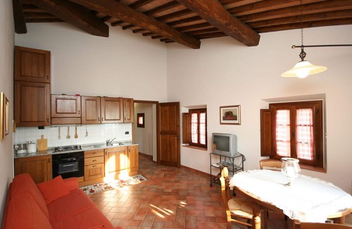 Certaldo Alto Apartamento | Precioso apartamento con WIFI, A/C, TV, vista panorámica y aparcamiento, cerca de San Gimignano