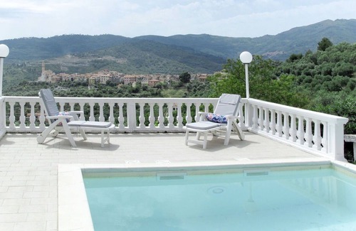 Torrazza Apartamento | Beautiful apartment for 6 people with WIFI, pool, TV, patio, panoramic view and parking