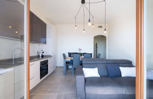 Varazze Apartamento | Acogedor apartamento para 6 personas con jacuzzi, WIFI, A/C, TV, terraza y mascotas permitida