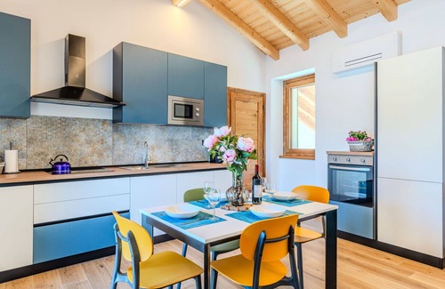 Verceia Apartamento | Hermoso apartamento para 4 personas con A/C, WIFI, TV y balcón