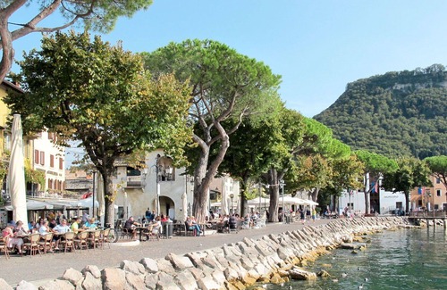 Garda Apartamento | Beautiful apartment for 4 people with pool, A/C, WIFI, TV, terrace, panoramic view and parking