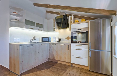 Valica Apartamento | Precioso apartamento para 6 personas con WIFI, piscina privada, A/C, TV, terraza y aparcamiento