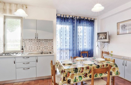 Marina di Cecina Apartamento | Beautiful apartment for 6 people with WIFI, pool, A/C, TV, patio and pets allowed