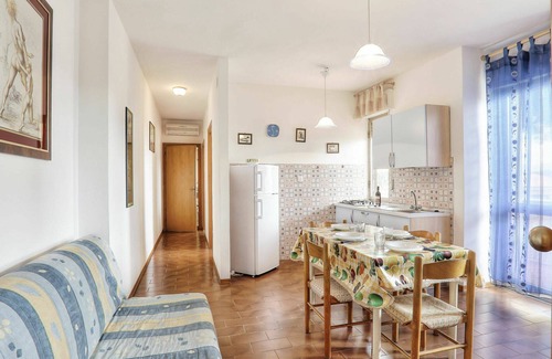 Marina di Cecina Apartamento | Beautiful apartment for 6 people with WIFI, pool, A/C, TV, patio and pets allowed
