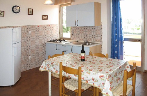 Marina di Cecina Apartamento | Beautiful apartment for 6 people with WIFI, pool, A/C, TV, patio and pets allowed