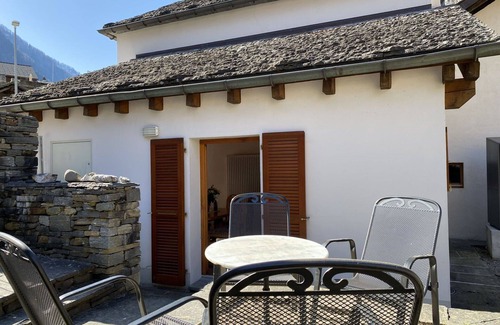 Augio Apartamento | Bonito apartamento para 4 personas con WIFI, TV y patio
