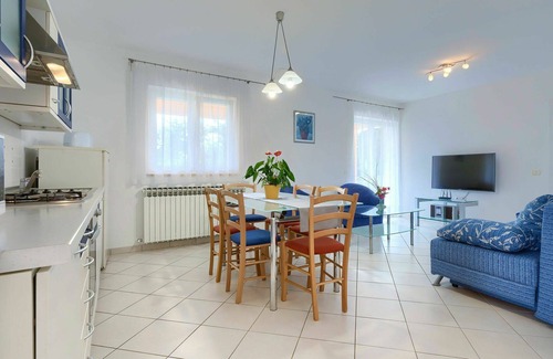 Debeljuhi Apartamento | Hermoso apartamento para 4 personas con piscina, WIFI, A/C, TV, terraza y aparcamiento