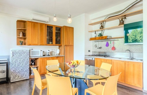 Naggio Apartamento | Hermoso apartamento para 4 personas con WIFI, A/C, TV, balcón, mascotas permitida y aparcamiento