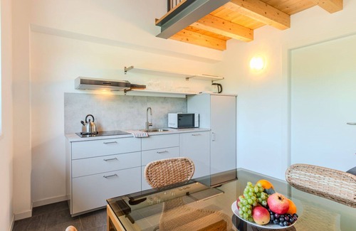 Dervio Apartamento | Hermoso apartamento con piscina, WIFI, A/C, TV, patio, vista panorámica y aparcamiento