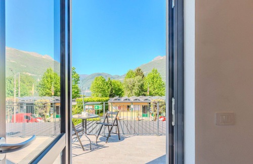 Dervio Apartamento | Hermoso apartamento con piscina, WIFI, A/C, TV, patio, vista panorámica y aparcamiento