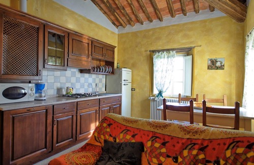 Massarosa Apartamento | Bonito apartamento para 4 personas con piscina, WIFI, TV y vista panorámica, cerca de Viareggio
