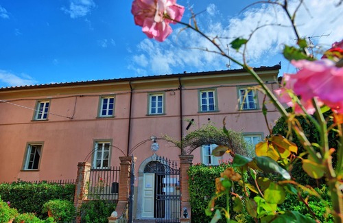 Massarosa Apartamento | Bonito apartamento para 4 personas con piscina, WIFI, TV y vista panorámica, cerca de Viareggio