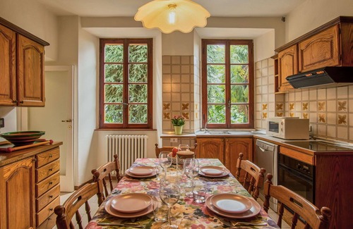 Tavernerio Apartamento | Hermoso apartamento para 4 personas con WIFI, TV, patio, mascotas permitida y aparcamiento