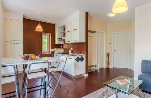 Claino Con Osteno Apartamento | Bonito apartamento para 4 personas con WIFI, TV, balcón y aparcamiento
