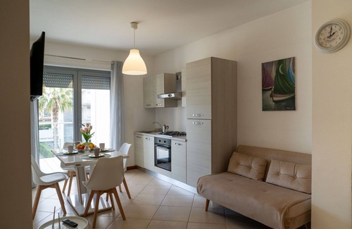 Silvi Marina Apartamento | Hermoso apartamento para 4 personas con piscina, A/C, WIFI, TV, terraza y mascotas permitida