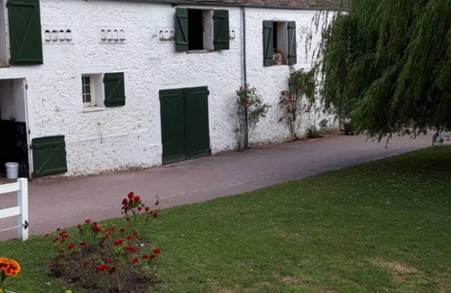 Autouillet Apartamento | Beautiful apartment in a 16th-century estate