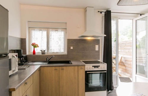 Locquirec Apartamento | Acogedor apartamento para 2 personas con WIFI, TV, terraza, mascotas permitida y aparcamiento