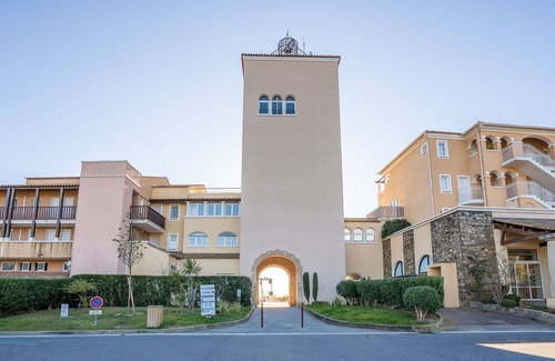 Le Dramont Apartamento | Beautiful apartment for 4 guests with pool, WIFI, A/C, TV, terrace and pets allowed
