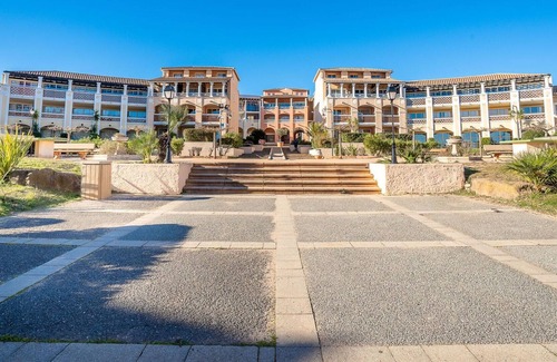 Le Dramont Apartamento | Beautiful apartment for 4 guests with pool, WIFI, A/C, TV, terrace and pets allowed