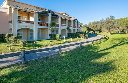 Le Dramont Apartamento | Beautiful apartment for 4 guests with pool, WIFI, A/C, TV, terrace and pets allowed