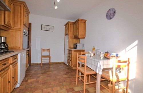 Velleron Casa | Acogedor apartamento en villa para 4 personas con piscina, WIFI, TV y terraza