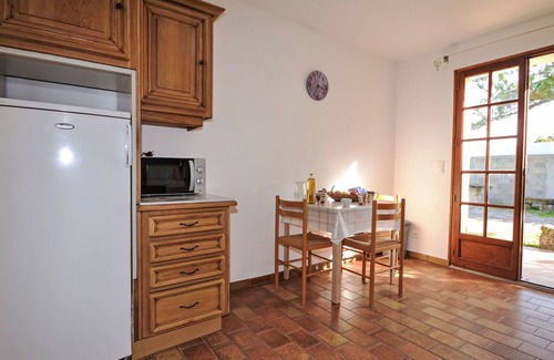 Velleron Casa | Acogedor apartamento en villa para 4 personas con piscina, WIFI, TV y terraza