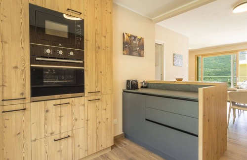 Bianzone Casa | Hermoso apartamento en villa con A/C, WIFI, TV, terraza, mascotas permitida y aparcamiento