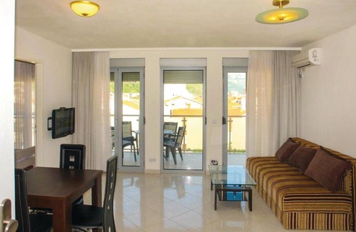 Rozino Apartamento | Beautiful apartment in Budva with 2 Bedrooms, WiFi and Outdoor swimming pool