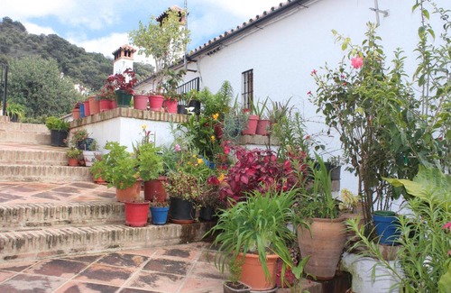 Genalguacil Apartamento | Precioso apartamento en Genalguacil con 3 dormitorios, WiFi y piscina exterior