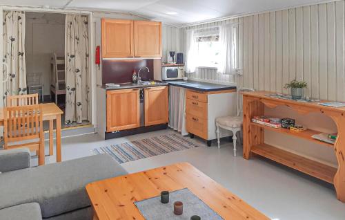 Navragol Apartamento | Beautiful Apartment In Holmsjö With Wifi