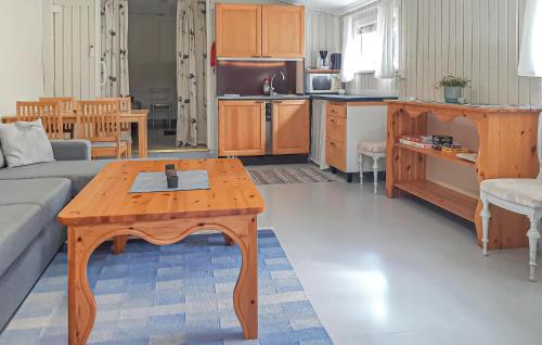 Navragol Apartamento | Beautiful Apartment In Holmsjö With Wifi