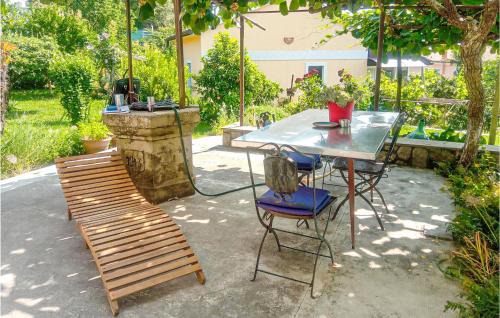 Ika Apartamento | Beautiful Apartment In Ika With Wifi