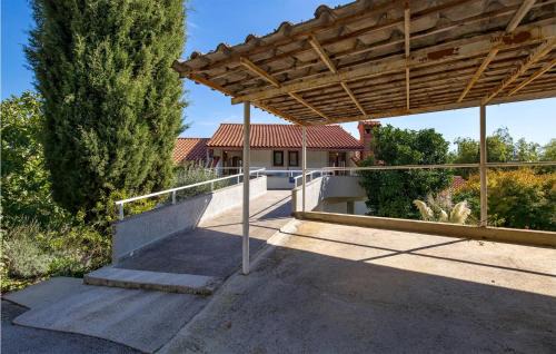 Ika Apartamento | Beautiful Apartment In Ika With Wifi