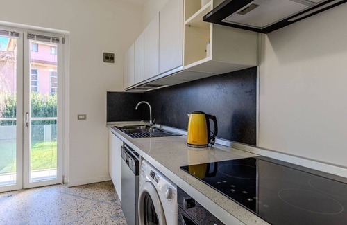 Dervio Villa | Hermoso apartamento en villa con A/C, WIFI, TV, patio, mascotas permitida y aparcamiento