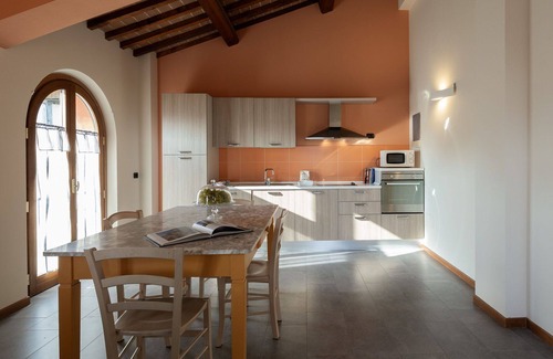 Larciano Casa | Acogedor apartamento en villa con WIFI, A/C, piscina, TV, vista panorámica y aparcamiento
