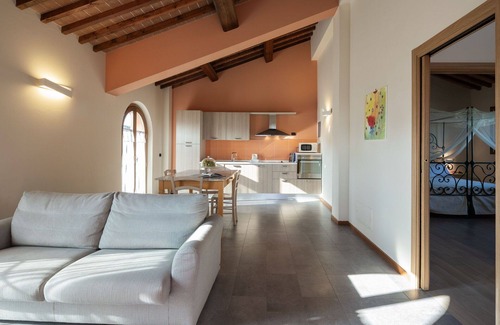 Larciano Casa | Acogedor apartamento en villa con WIFI, A/C, piscina, TV, vista panorámica y aparcamiento