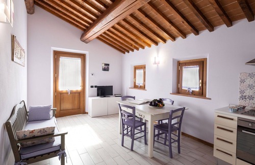 Larciano Casa | Acogedor apartamento en villa con piscina, jacuzzi, A/C, WIFI, TV, vista panorámica, aparcamiento