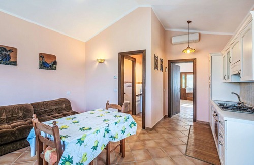 Lidarno Villa | Bonito apartamento en villa para 4 personas con WIFI, piscina, A/C, TV, patio y mascotas permitida