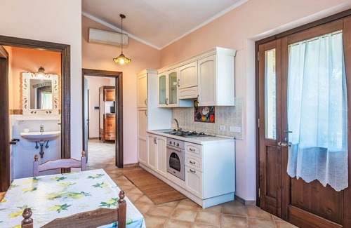 Lidarno Villa | Bonito apartamento en villa para 4 personas con WIFI, piscina, A/C, TV, patio y mascotas permitida