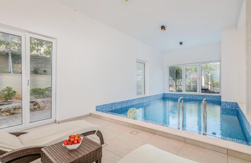Kornic Apartamento | Beautiful apartment in Kornic with 1 Bedrooms, Indoor swimming pool and Swimming pool
