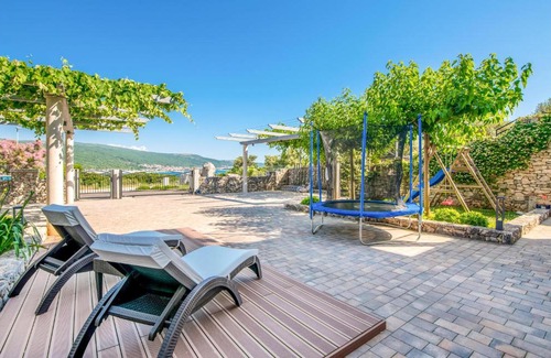 Kornic Apartamento | Beautiful apartment in Kornic with 1 Bedrooms, Indoor swimming pool and Swimming pool