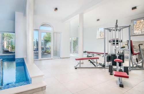 Kornic Apartamento | Beautiful apartment in Kornic with 1 Bedrooms, Indoor swimming pool and Swimming pool
