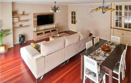 Moana Apartamento | Beautiful Apartment In Moaña With Wifi