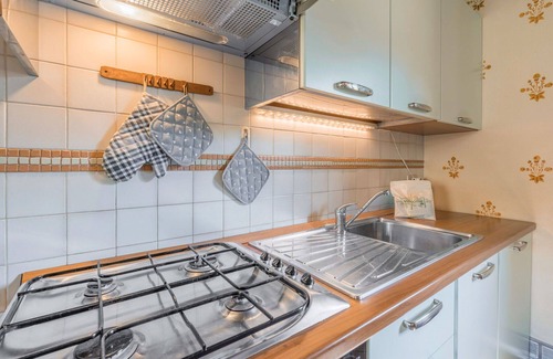 Cutigliano Apartamento | Hermoso apartamento para 4 personas con WIFI, piscina, TV y mascotas permitida