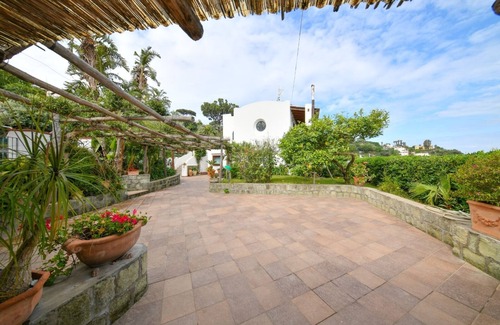 Lacco Ameno Villa | Hermoso apartamento en un chalet en Lacco Ameno