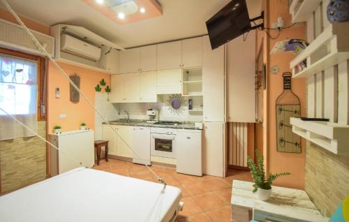 Martinsicuro Apartamento | Beautiful Apartment In Martinsicuro With Wifi