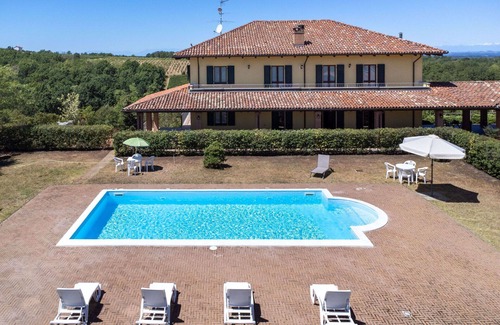 Mombaruzzo Apartamento | Precioso apartamento para 12 personas con piscina, WIFI, TV, balcón y mascotas permitida